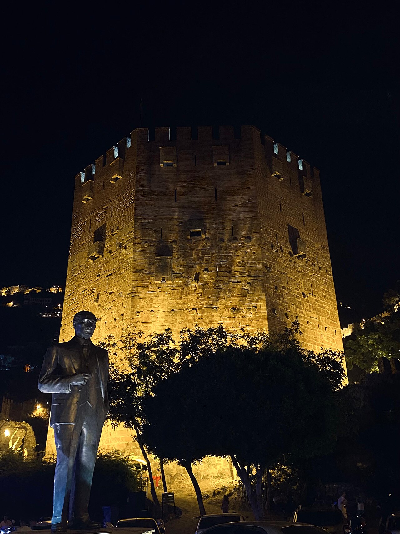 Alanya Kalesi ve surlarının genel görünümü